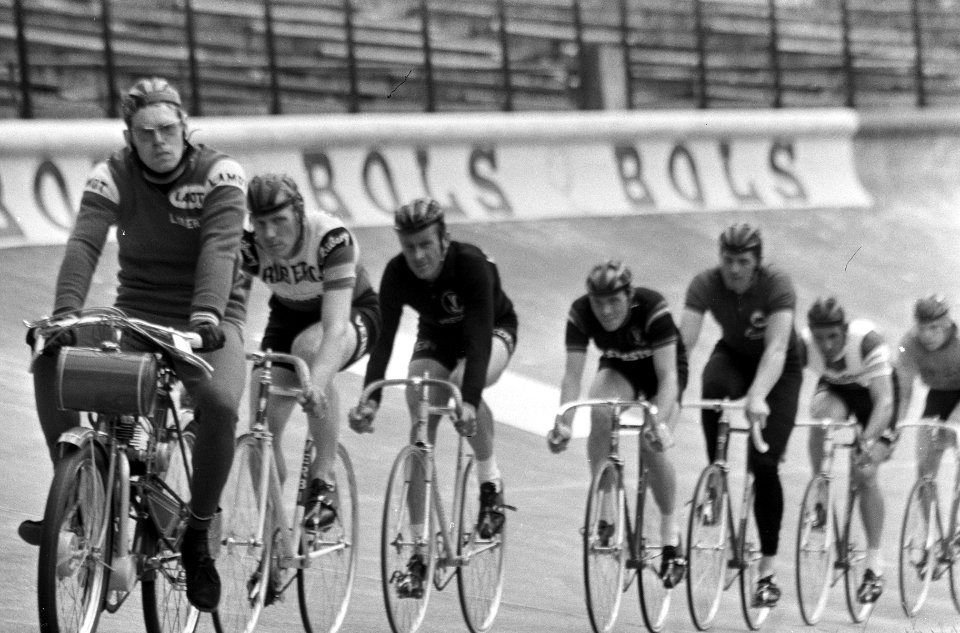 Training Nederlandse kampioenschappen Wielrennen in Olympisch Stadion . Training, Bestanddeelnr 920-5420