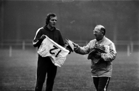 Training PSV i.v.m. Europa Cup I wedstrijd tegen Glasgow Rangers Kees Rijvers , Bestanddeelnr 929-9690