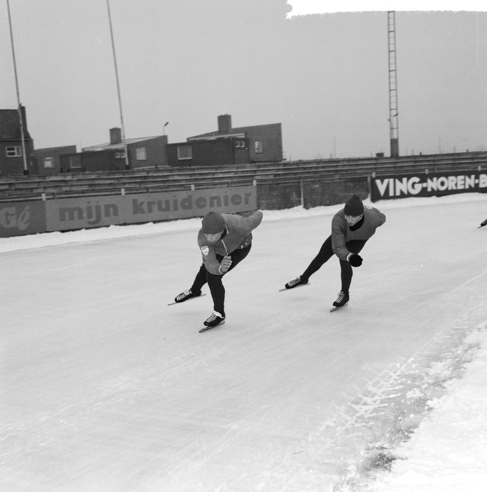 Training Nederlandse schaatskernploeg heren op de kunstijsbaan in Deventer Henk, Bestanddeelnr 915-8376