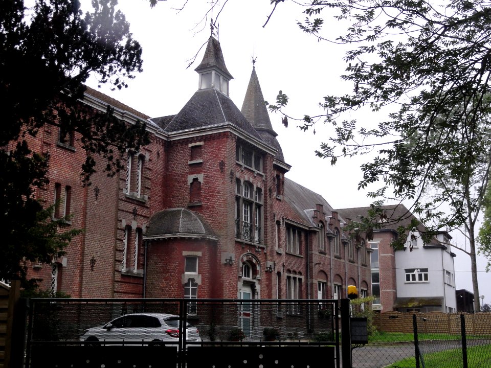 Trélon (Nord, Fr) La Hure (châateau, accueil enfants)