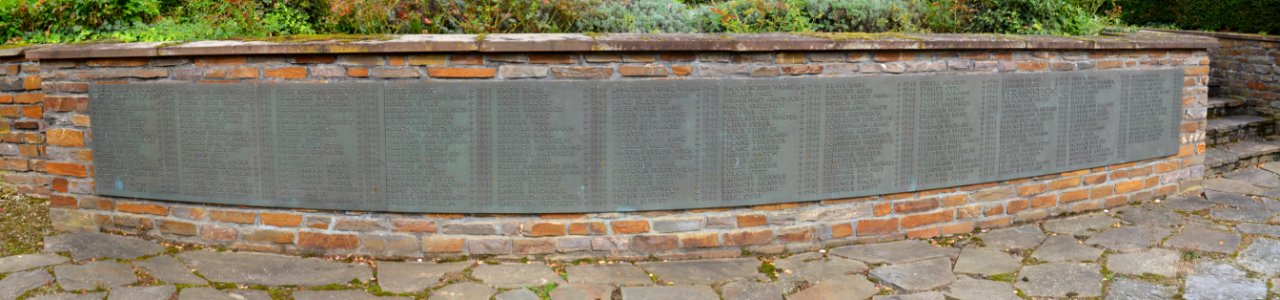 Traben, Friedhof, Gefallenendenkmal, Totentafeln