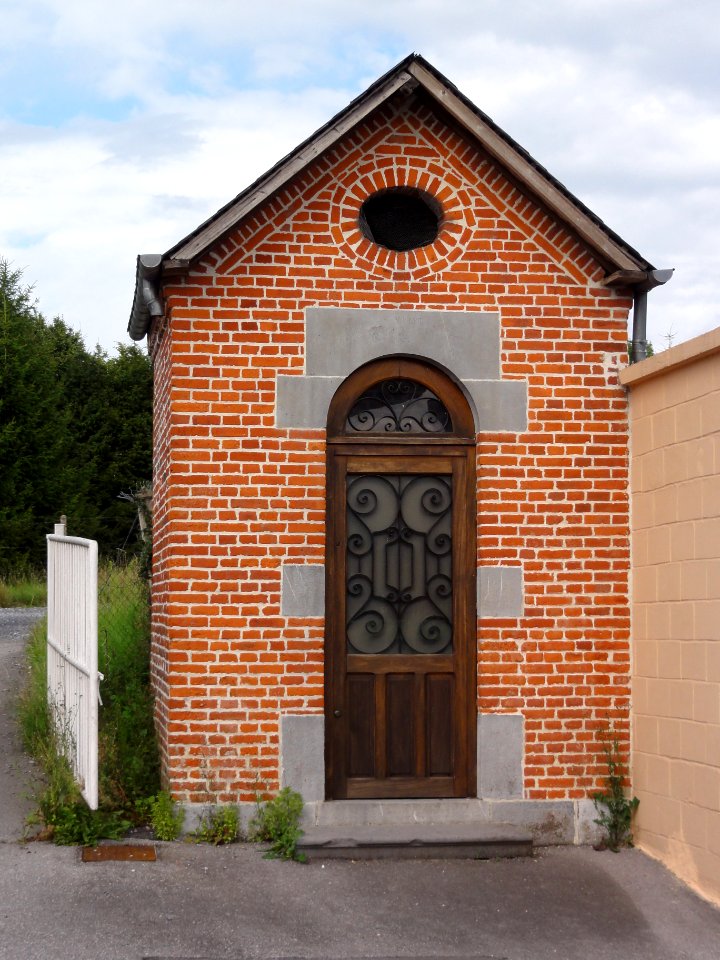 Trélon (Nord, Fr) chapelle, busstop la Chapelle