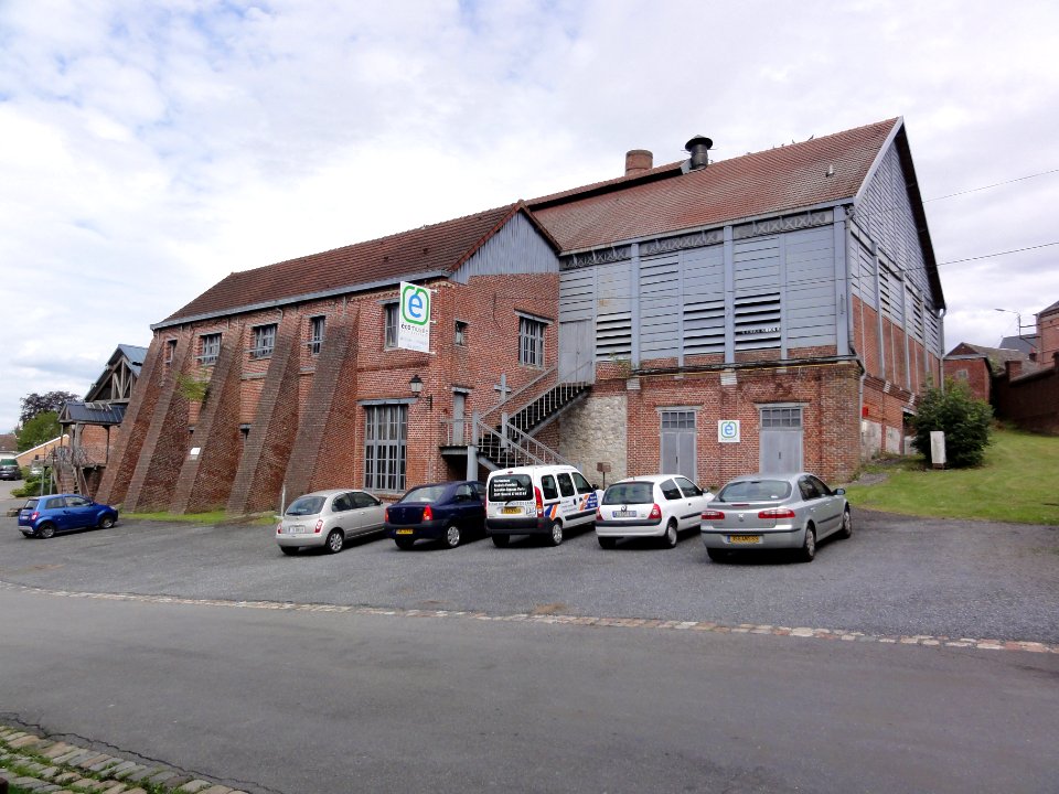 Trélon (Nord, Fr) ancienne verrerie, bâtiment verrerie, actuel Écomusée, exterieur ouest