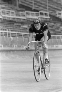 Training Nederlandse kampioenschappen wielrennen in Olympisch Stadion. Dries Hel, Bestanddeelnr 920-5421