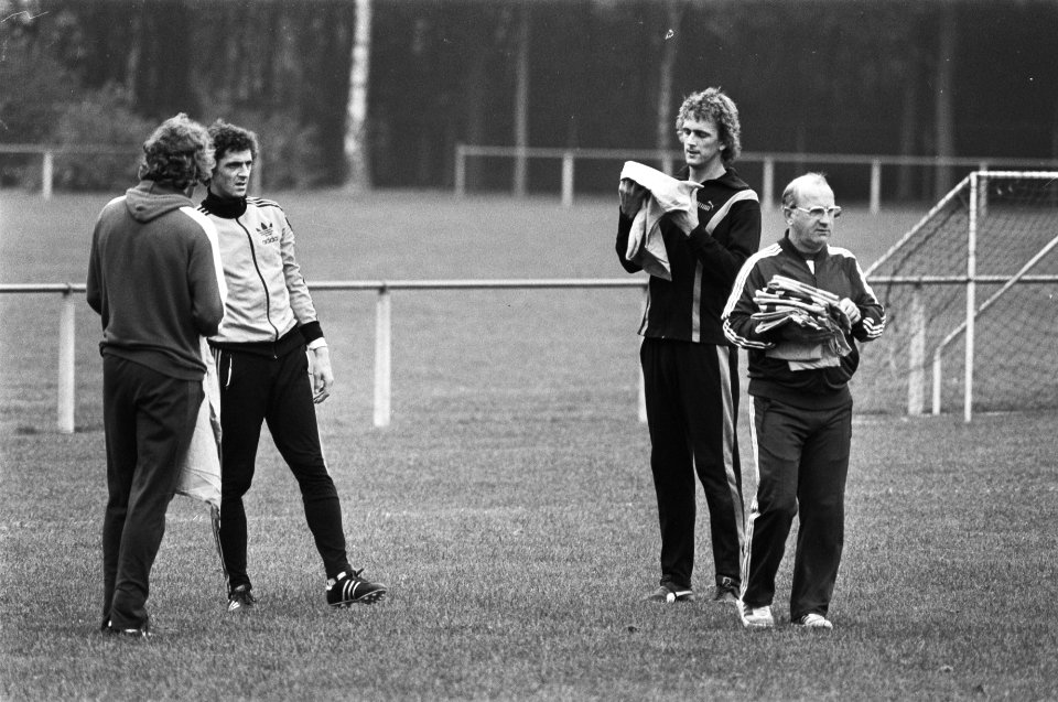 Training PSV Cees Rijvers (trainer) en Kees Krijgh, Bestanddeelnr 929-9177