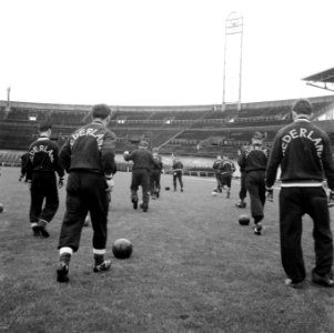 Training Nederlands elftal voor de wedstrijd Nederland tegen Oostenrijk, Bestanddeelnr 908-9778