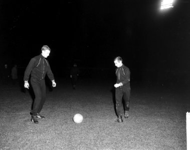 Training Nederlandse en Engelse spelers in Olympisch Stadion, Klaas Nuninga, Bestanddeelnr 917-2194
