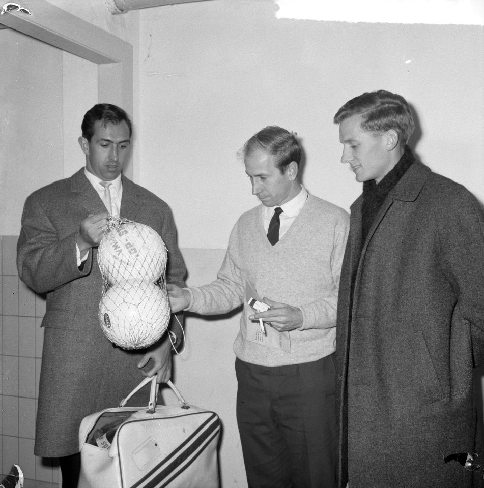 Training Nederlandse en Engelse spelers in Olympisch Stadion vlnr E P Graafland, Bestanddeelnr 917-2188