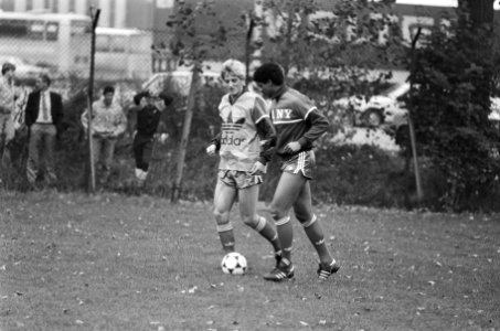 Training Nederlands elftal voor wedstrijd tegen Hongarije Kieft (l) en Rijkaard, Bestanddeelnr 933-1167