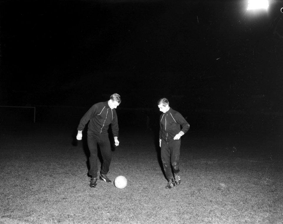 Training Nederlandse en Engelse spelers in Olympisch Stadion, Klaas Nuninga, Bestanddeelnr 917-2190