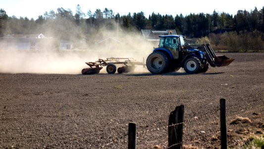 Tractor using a cultipacker in Gåseberg 3 photo