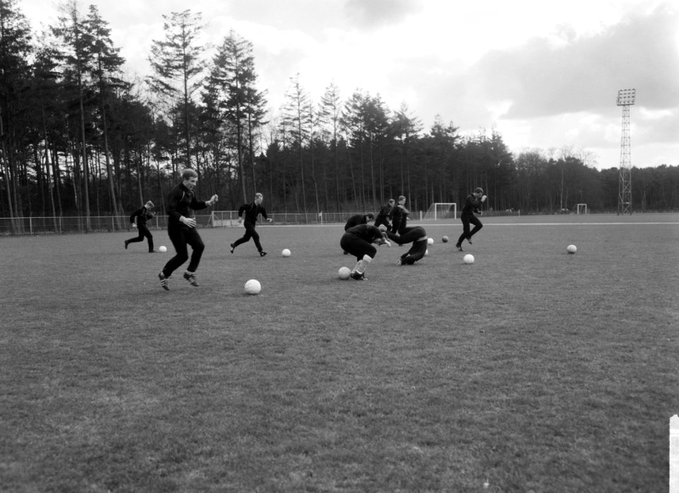 Training Nederlands elftal te Zeist voor interland tegen Oostenrijk, Bestanddeelnr 916-2750