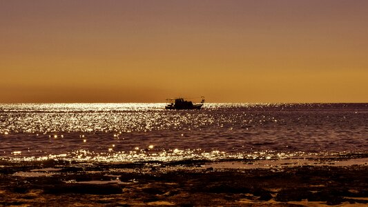 Sunset boat colors