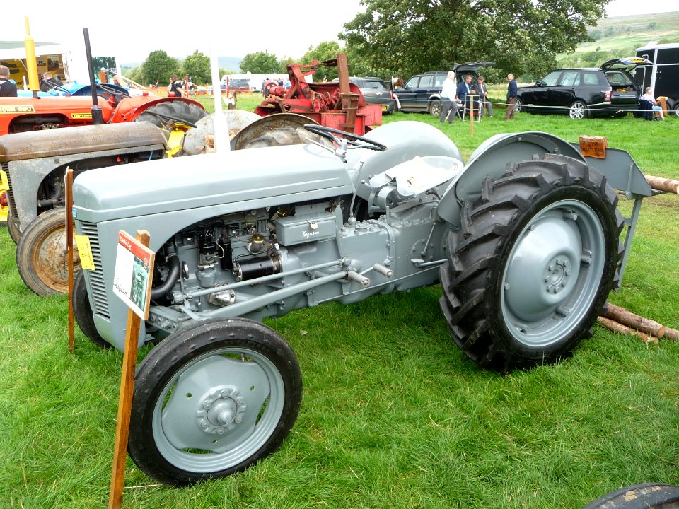 Tractors at Kilnsey Show 07