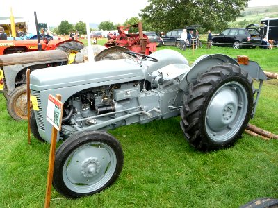 Tractors at Kilnsey Show 07