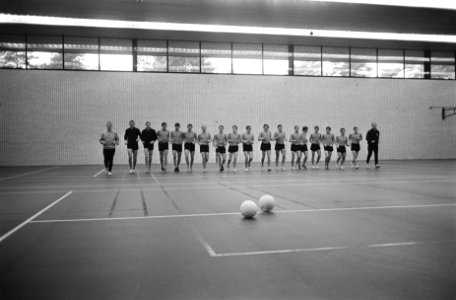 Training Nederlands elftal in trainingscentrum te Zeist de training, Bestanddeelnr 922-1924
