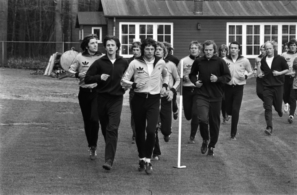 Training Nederlands elftal i.v.m. wedstrijd Belgie v.l.n.r. o.a. Van Kraaij, Cr, Bestanddeelnr 928-5326