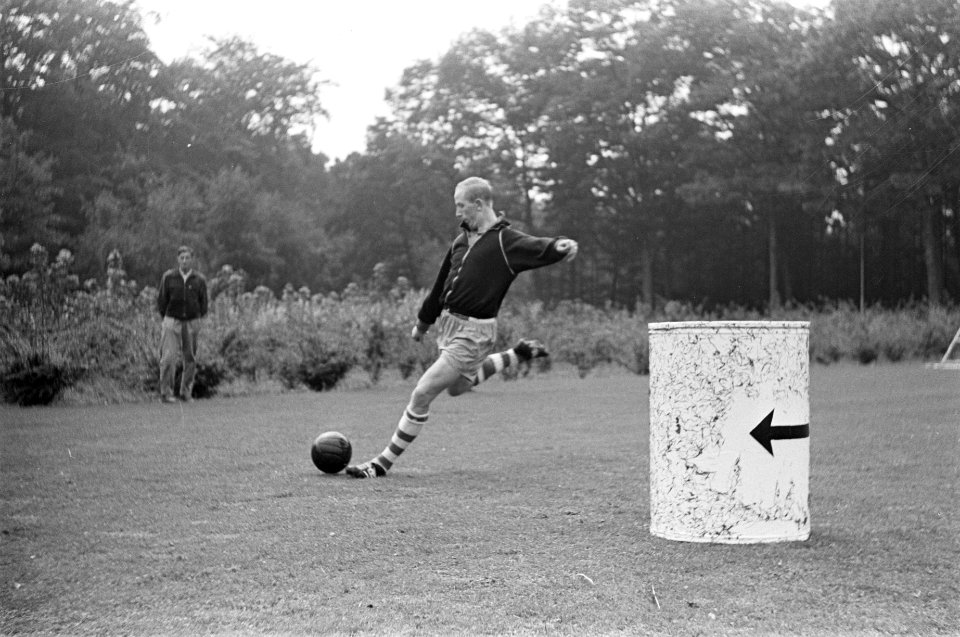 Training Nederlands elftal. Henk Groot van Feyenoord in aktie, Bestanddeelnr 915-4830