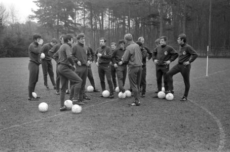 Training Nederlands Elftal in Zeist Kessler geeft de , Bestanddeelnr 922-2092