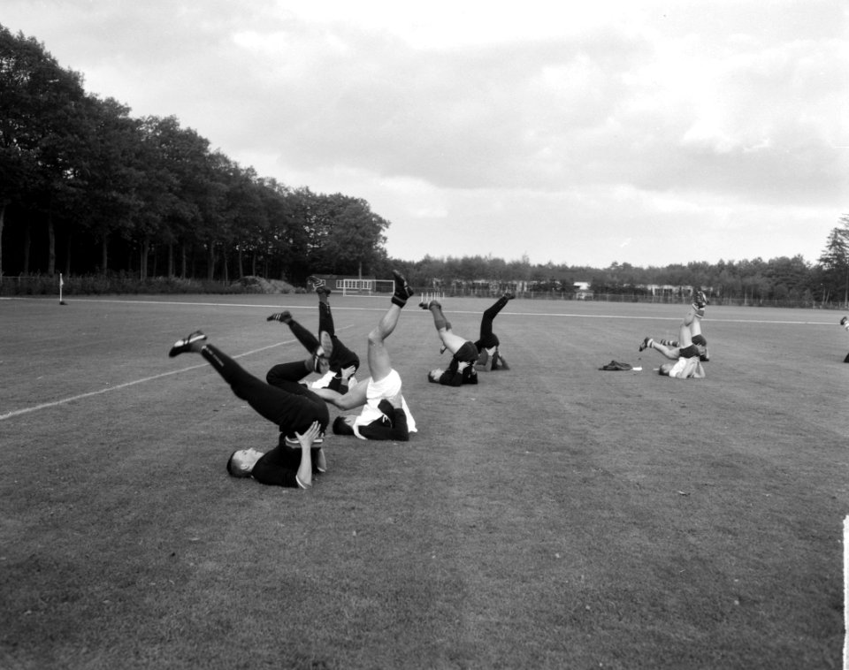 Training Nederlands Elftal te Zeist Henk Vriens en Henk Tijm, Bestanddeelnr 915-6160