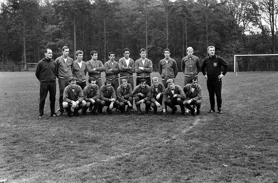 Training Nederlands elftal te Zeist. Zes nieuwe gezichten Maarsen, Romeijn, Pijs, Bestanddeelnr 920-8747