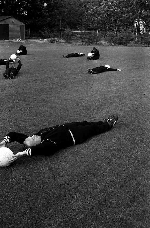Training Nederlands elftal te Zeist, spelers tijdens training, Bestanddeelnr 916-9048
