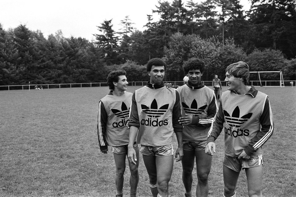 Training Nederlands elftal in Zeist v.l.n.r. Vanenburg, Gullit en Rijkaard, Bestanddeelnr 932-2860