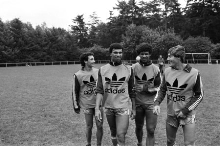 Training Nederlands elftal in Zeist v.l.n.r. Vanenburg, Gullit en Rijkaard, Bestanddeelnr 932-2860