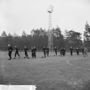 Training Nederlands elftal te Zeist, v.l.n.r. Kruiver, Van Wissen , Ouderland, M, Bestanddeelnr 914-4392