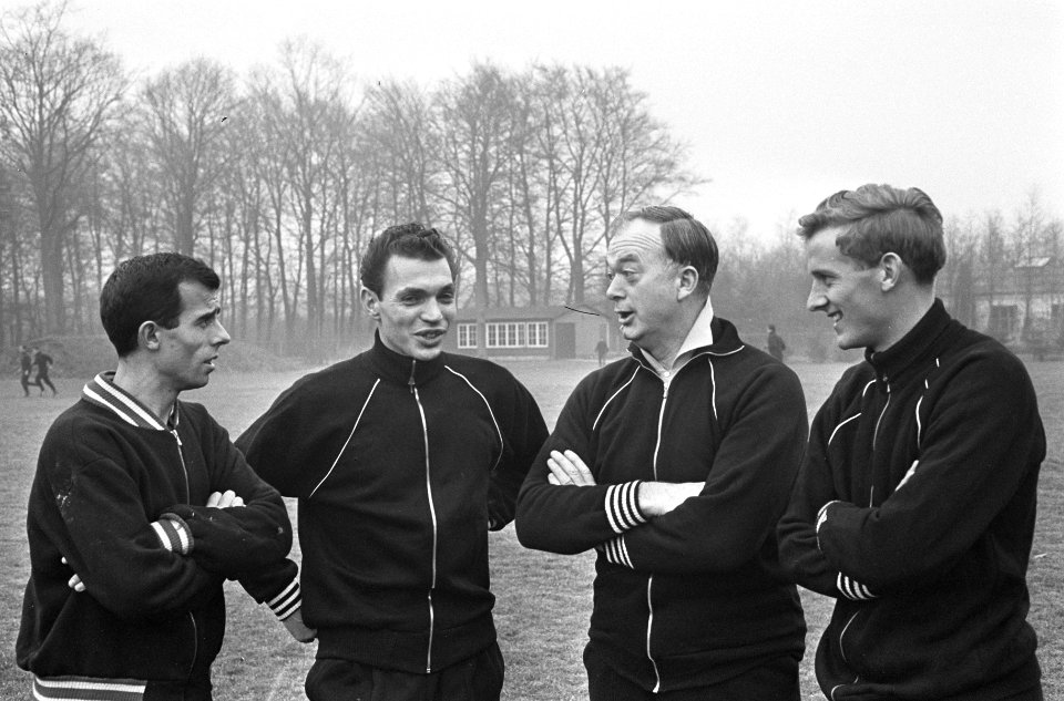 Training Nederlands elftal te Zeist, v.l.n.r. Moulijn, Petterson, Denis Neville , Bestanddeelnr 917-1705