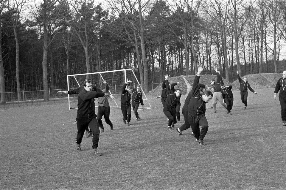 Training Nederlands elftal, v.l.n.r. Pieters Graafland, Haak, Peters, Muller, Va, Bestanddeelnr 916-1887
