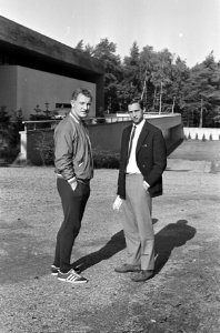 Training Nederlands elftal te Zeist. Johan Cruijff en trainer Kessler, Bestanddeelnr 920-7383