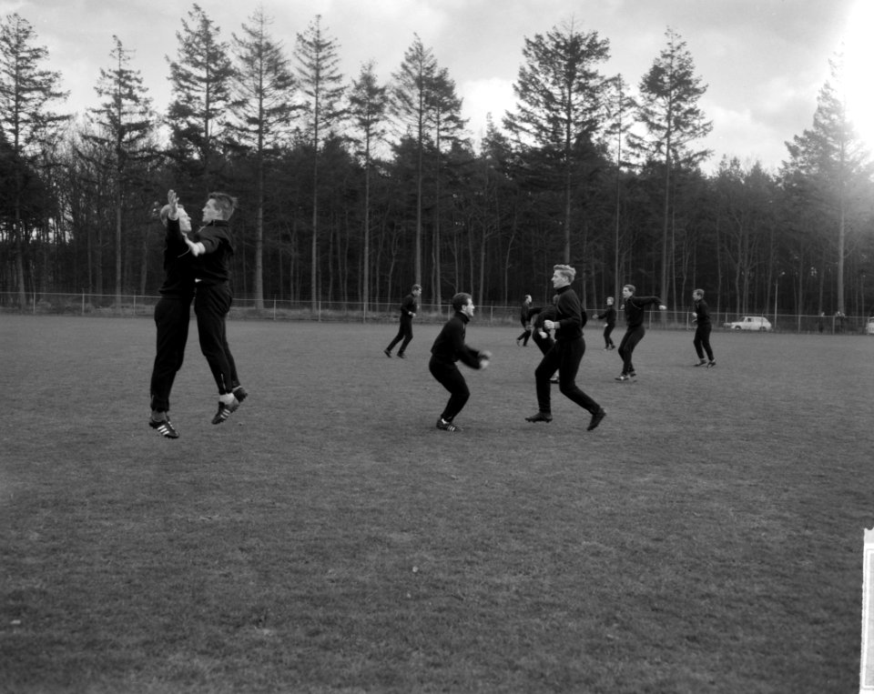 Training Nederlands elftal te Zeist, spelers tijdens de training, Bestanddeelnr 916-2749