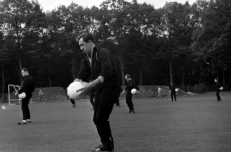 Training Nederlands elftal te Zeist, spelers tijdens training, Bestanddeelnr 916-9050
