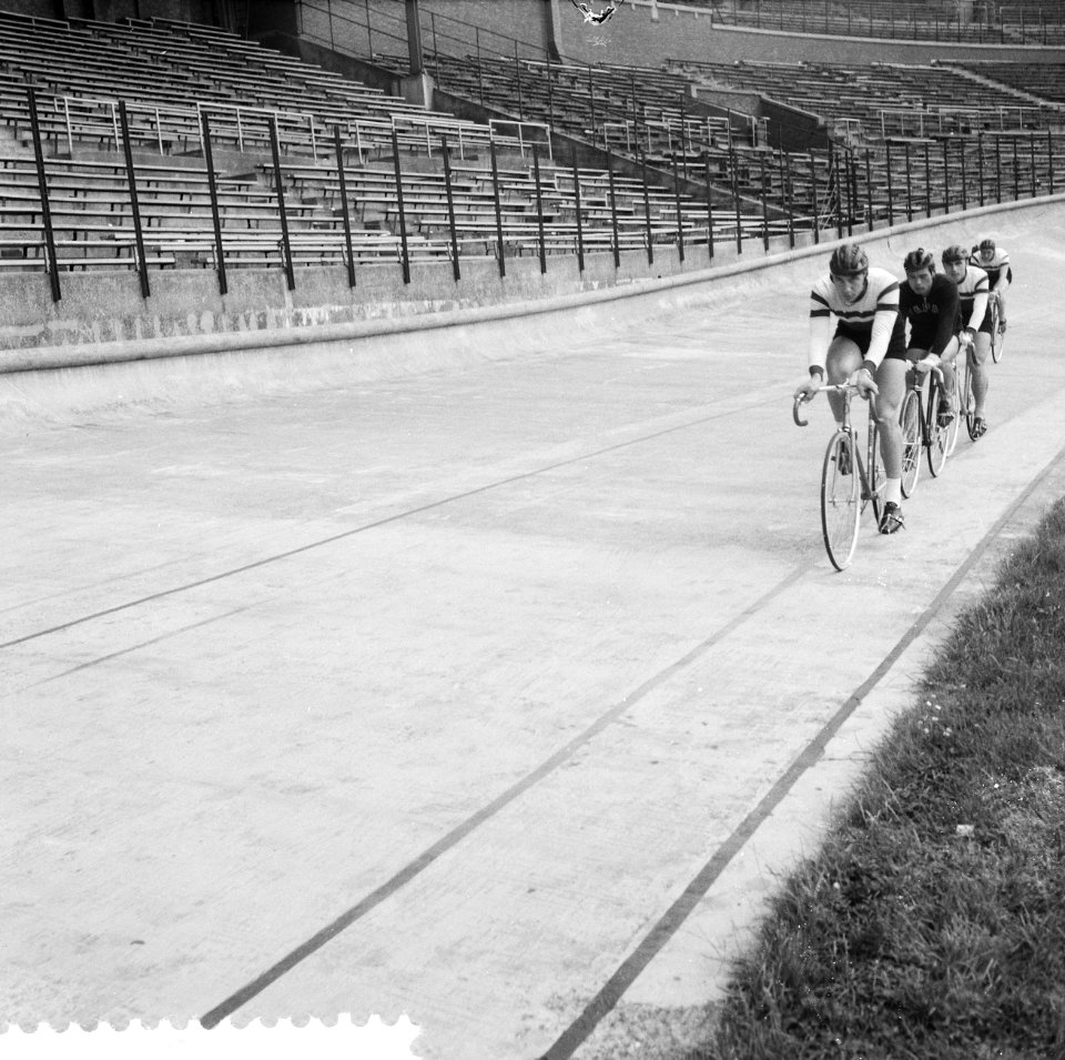 Training van de aanstaande wereldkampioenschappen in het Olympisch stadion wielr, Bestanddeelnr 910-5670