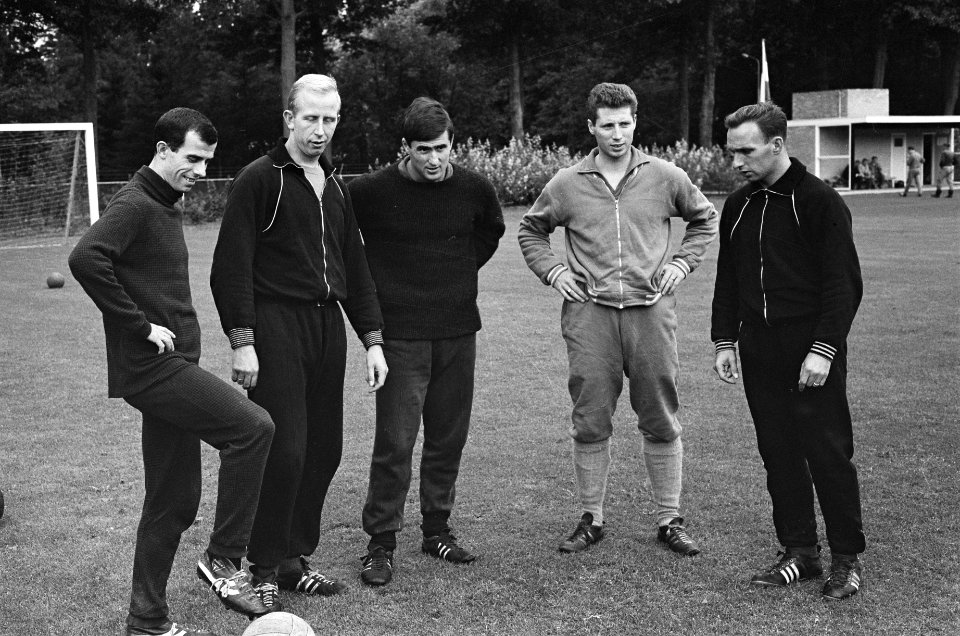 Training Nederlands elftal te Zeist De vermoedelijke voorhoede Moulijn, Groot, , Bestanddeelnr 915-4975