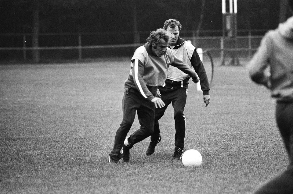 Training PSV Rene en Willy van de Kerkhof in duel, Bestanddeelnr 929-9176