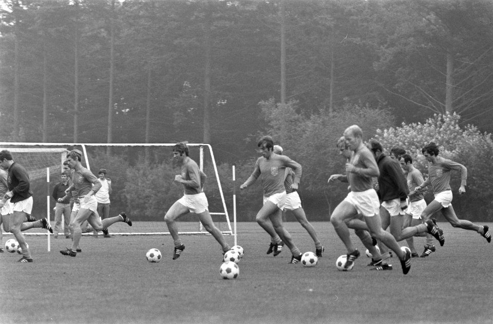 Training Nederlands elftal selectie voor wedstrijd tegen Polen, in Zeist traini, Bestanddeelnr 922-7199
