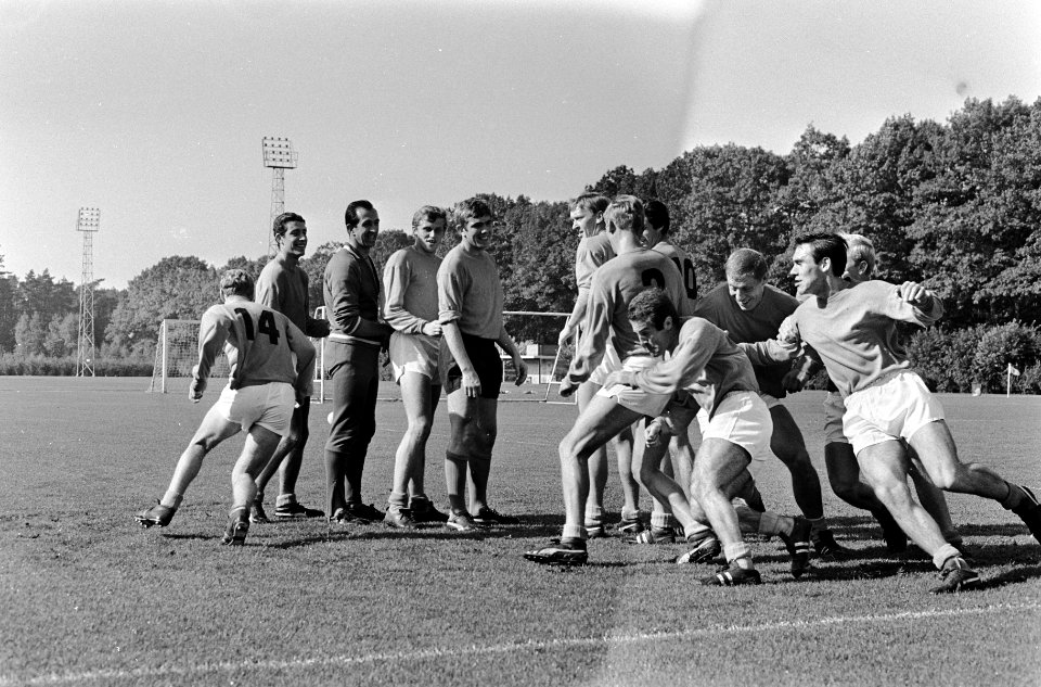 Training Nederlands elftal te Zeist. Tijdens training Jansen, Warnas, Graafland,, Bestanddeelnr 920-7384