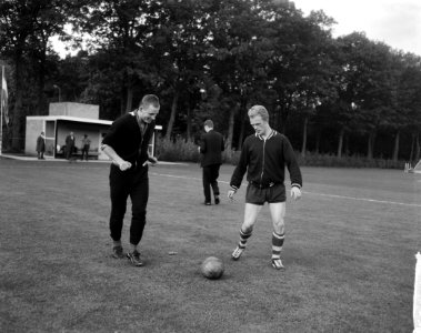Training Nederlands Elftal te Zeist Henk Vriens en Henk Tijm, Bestanddeelnr 915-6159