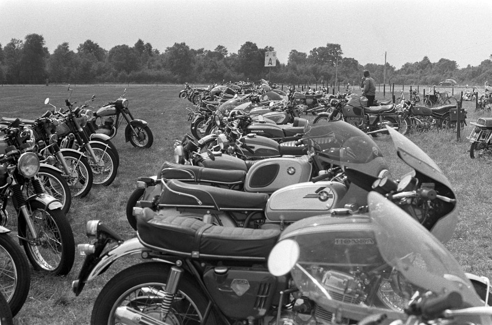 Training TT Assen, motoren van bezoekers, Bestanddeelnr 926-4941