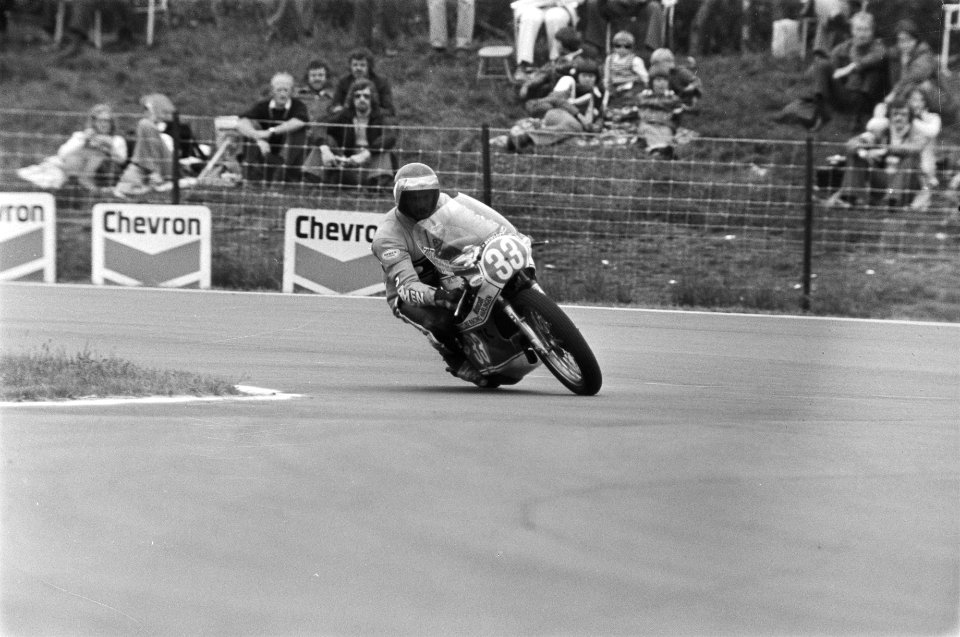 Training TT in Assen Rob Bron op geleende motor, Bestanddeelnr 929-2388