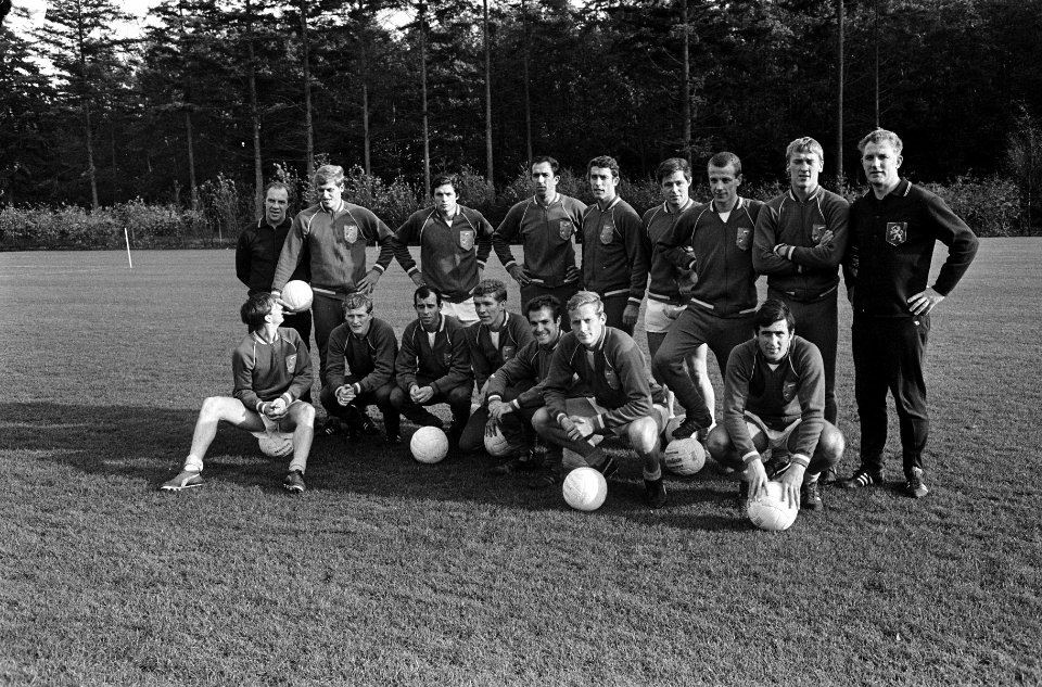Training Nederlands elftal te Zeist. De geselecteerden bij elkaar, Bestanddeelnr 920-8106