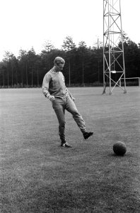 Training Nederlands elftal te Zeist De Groninger Nuninga in aktie, Bestanddeelnr 915-4977