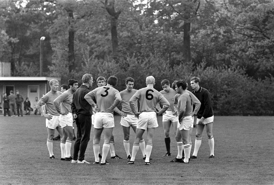 Training Nederlands elftal te Zeist. Geselecteerden oefenden tegen HVC, Bestanddeelnr 921-3566