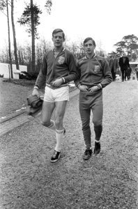 Training Nederlands elftal te Zeist, Nico van Zoghel en Johan Cruijff, Bestanddeelnr 921-0571