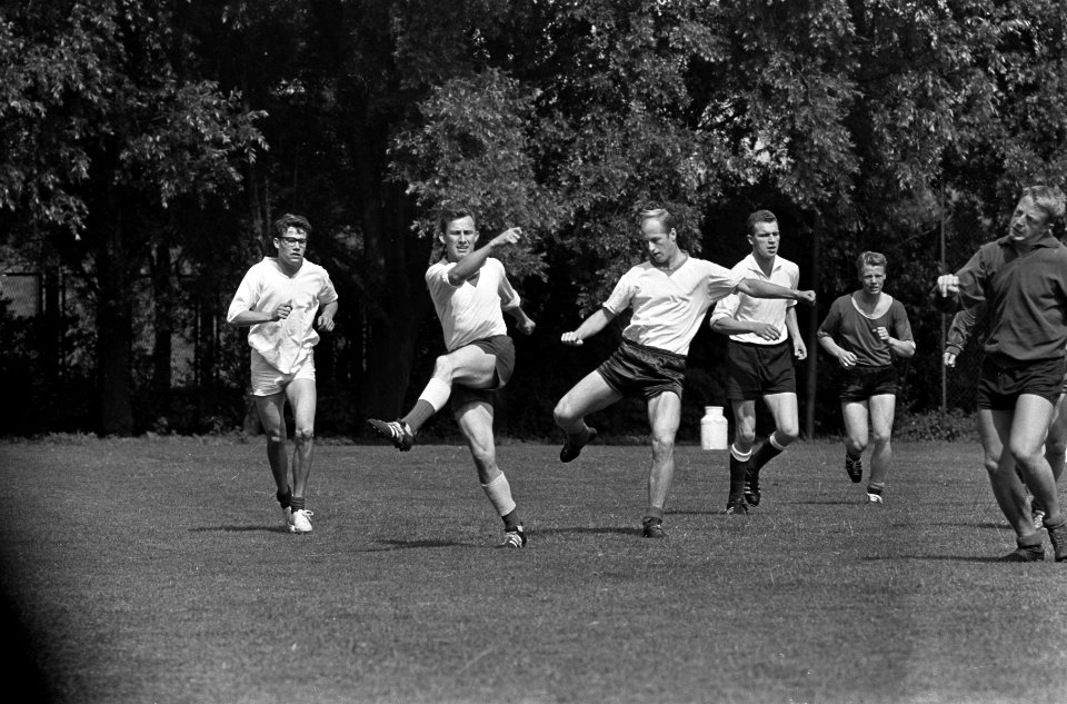 Training Sparta, Ole Madsen (links) en Kerkhoven, Bestanddeelnr 918-0482
