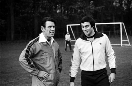 Training Nederlands elftal in verband met interland tegen DDR bondscoach Zwartk, Bestanddeelnr 929-9924
