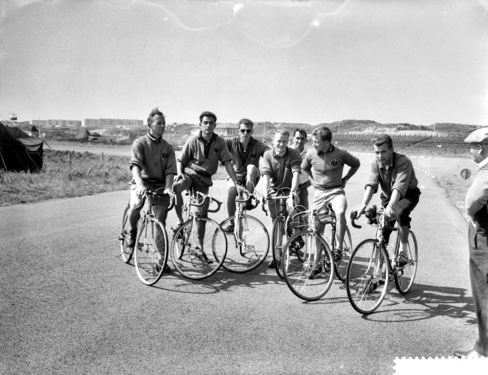 Training van de amateurs op de weg in Zandvoort, Bestanddeelnr 910-5869