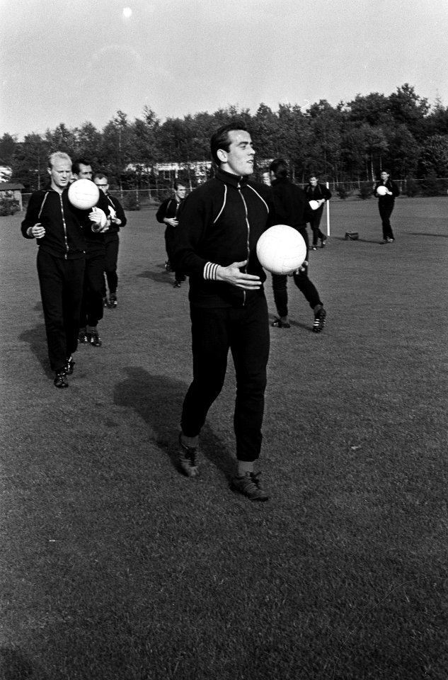 Training Nederlands elftal te Zeist, spelers tijdens training, Bestanddeelnr 916-9046